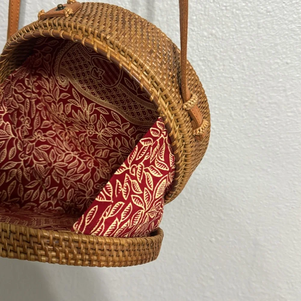 Straw Studios Tan Woven Crossbody Bag - Picture 5 of 6
